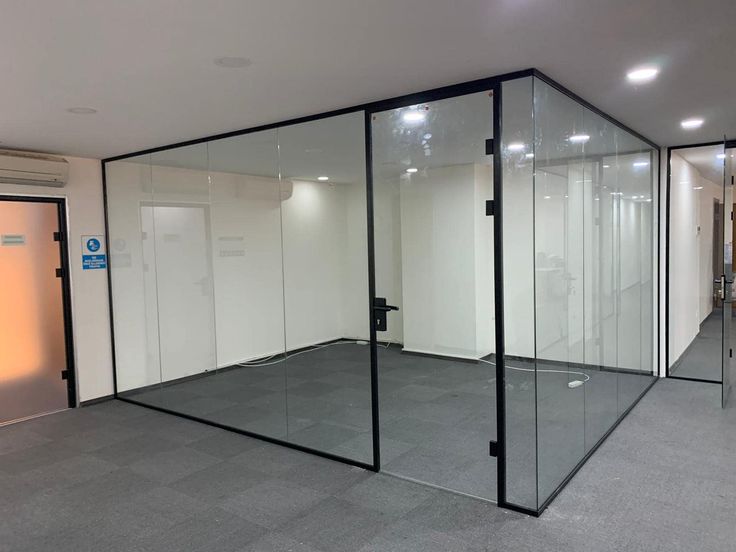 Açık Ofis Cam Bölme Sistemleri: Modern Ofislerde Sessizlik ve Estetik